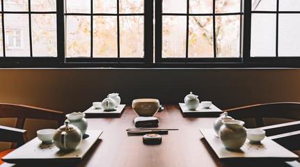 孕中堅守 一位五月身孕茶館服務(wù)員的日常與選擇